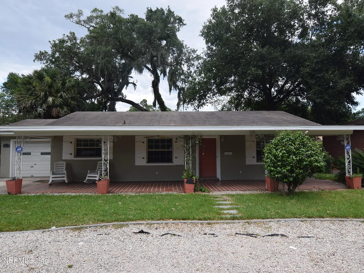 3 bed, 1.0 bath, 1118 sqft, $1,700 — Photo 2