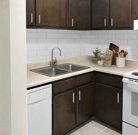 2nd image of 4443 Mobile Dr #2/15