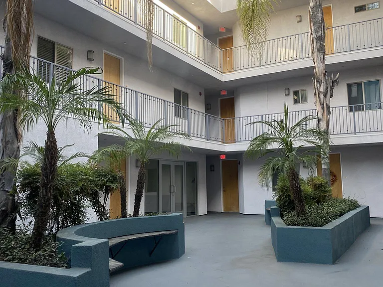 5232 Satsuma Ave #302 — Photo 3