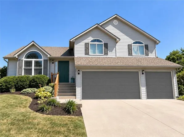9015 N Essex Dr, Kansas City, MO 64156
