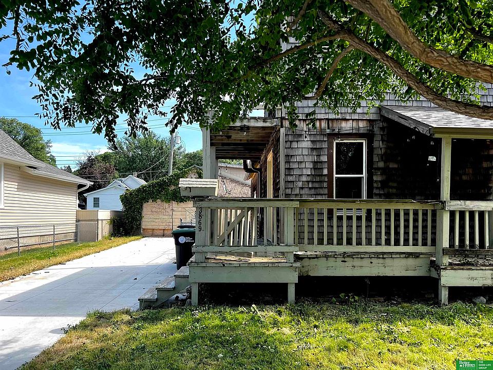 2nd image of 3869 Gold St