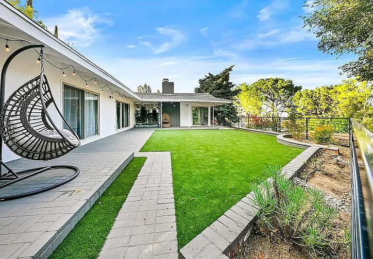 15620 Royal Ridge Rd — Photo 32