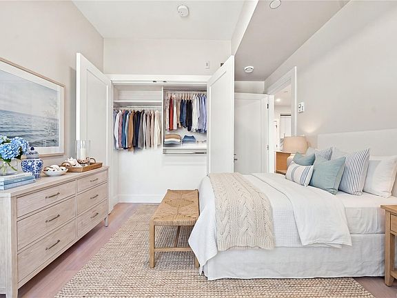 4th image of 171 Jensen Ave W #201