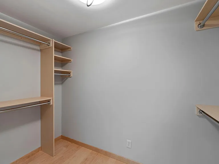 2885 Knox Ave S #502 — Photo 22