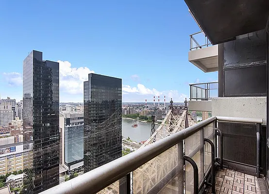 Sold by Warburg | media 20