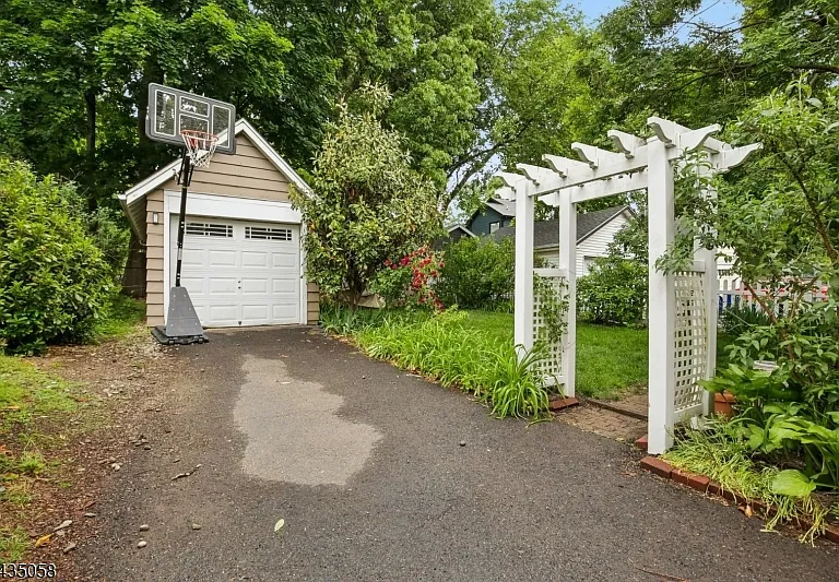 67 Midland Blvd — Photo 26