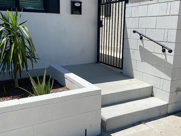 Gated Security Gate / Sensor Security Light