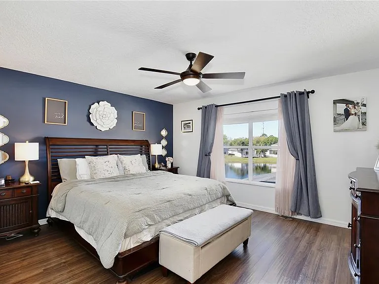 2115 Heathwood Cir — Photo 4