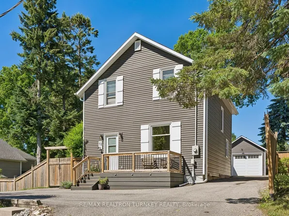 72 Vincent St, Newmarket, ON L3Y 4G5