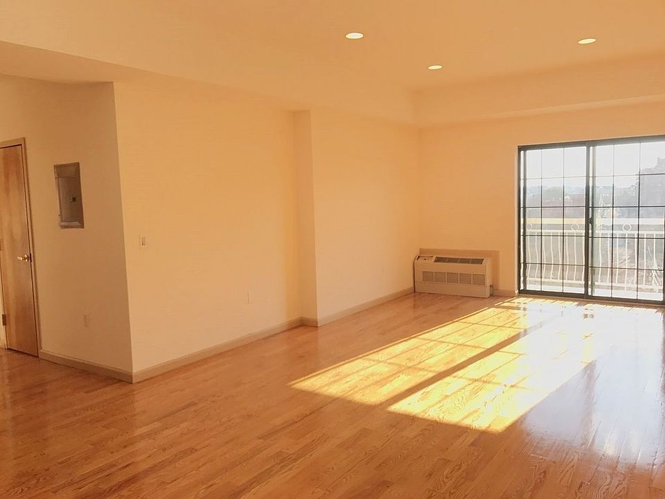 1st image of 5828 44th Ave APT 2E