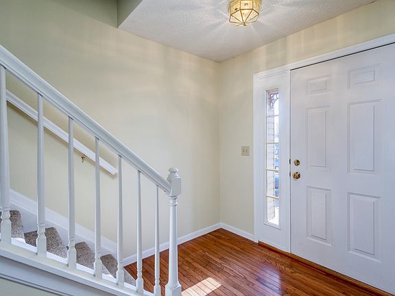 2nd image of 117 Sonoma Ct