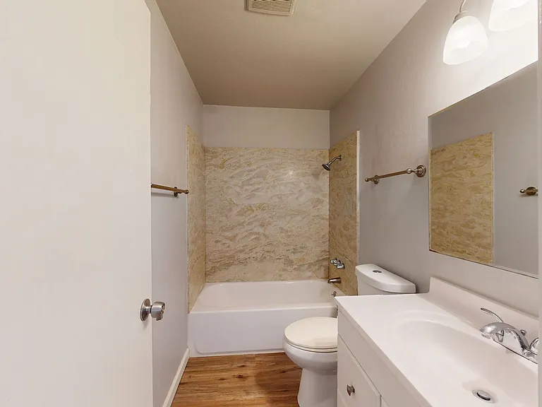 Hidden Glen Apartments — Photo 16