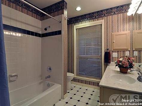 1st image of 241 E Oakview Pl