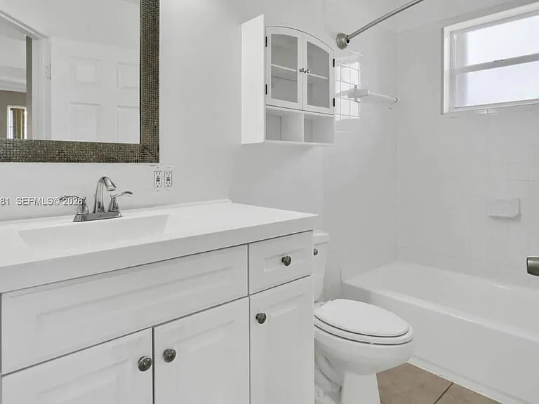 1630 Van Buren St — Photo 11