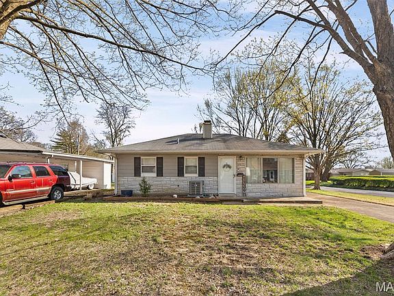 3rd image of 4008 S Park Dr