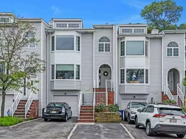 40 Oak Park Dr #2 — Photo 10
