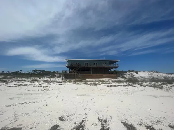492 Gulf Shore Dr, Carrabelle, FL 32322