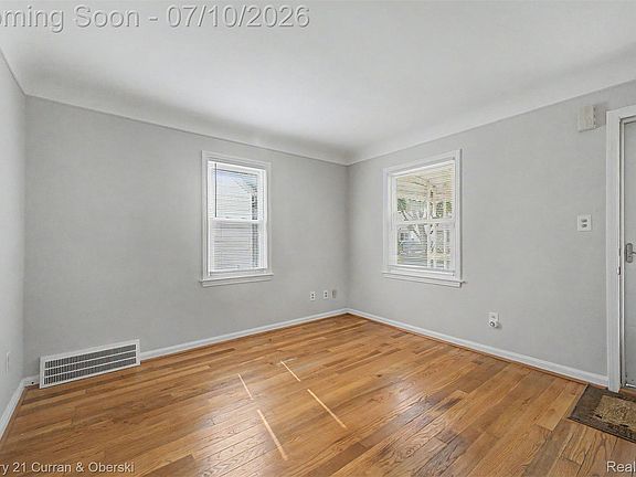 4th image of 21032 Carlysle St