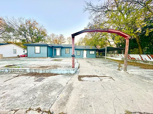 104 E Fowler Ave Photo 1