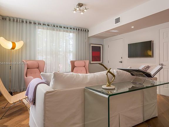 5th image of 927 Euclid Ave APT 2