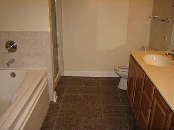 5th image of 1322 S Prairie Ave Unit 904