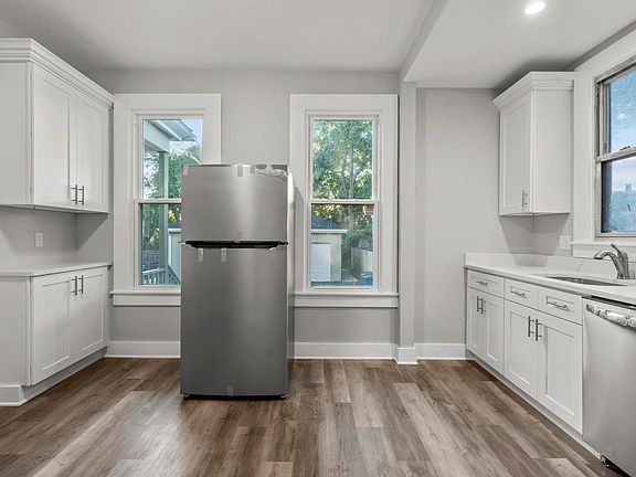 4th image of 548 Ferry St #1