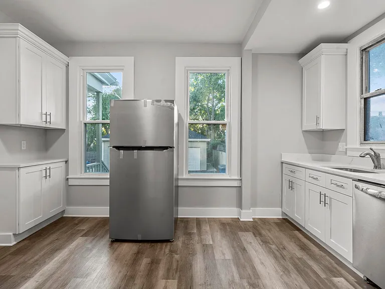 548 Ferry St #1 — Photo 4