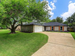 17730 Fife Ln, Webster, TX 77598