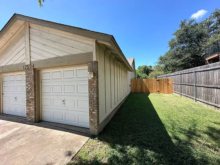 12504 Tree Line Dr — Photo 3