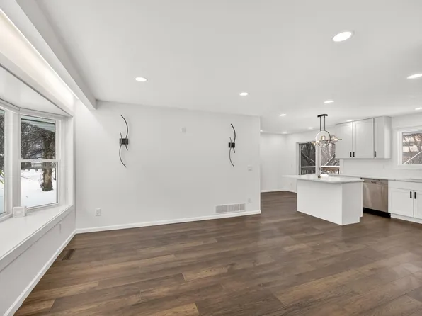 10920 Oak Knoll Ter N, Minnetonka, MN 55305