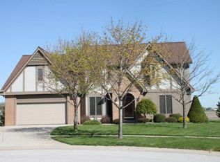 1624 Oakwood Ct, Bowling Green, OH 43402