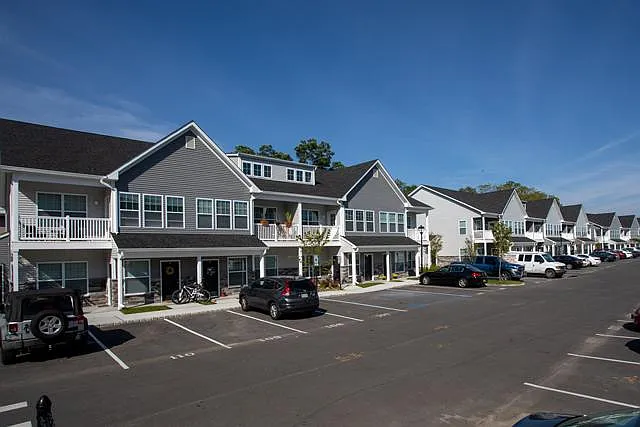 Fairfield Townhouses At Selden — Photo 2
