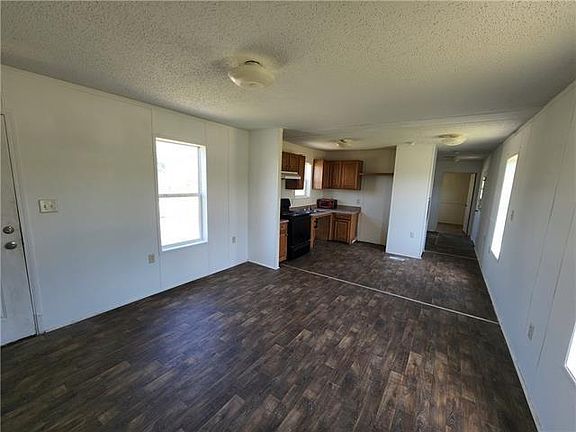 4th image of 159 E Crest Dr