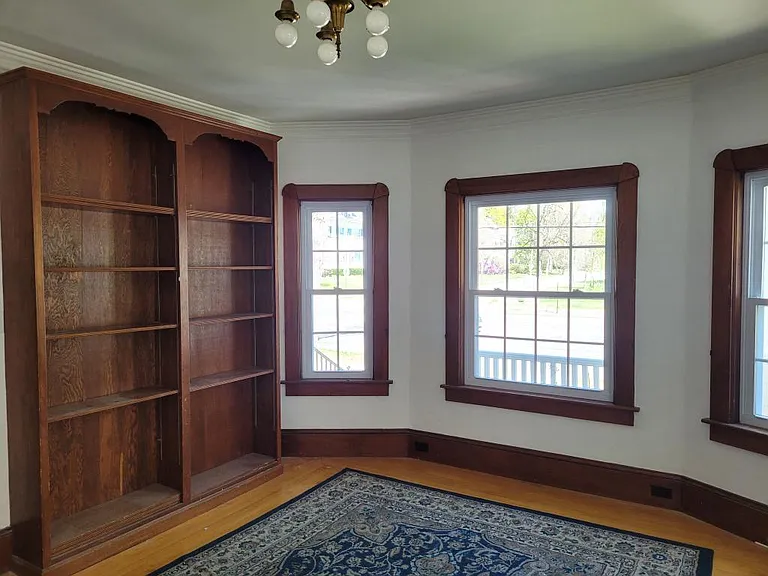 2060 Elm St — Photo 10