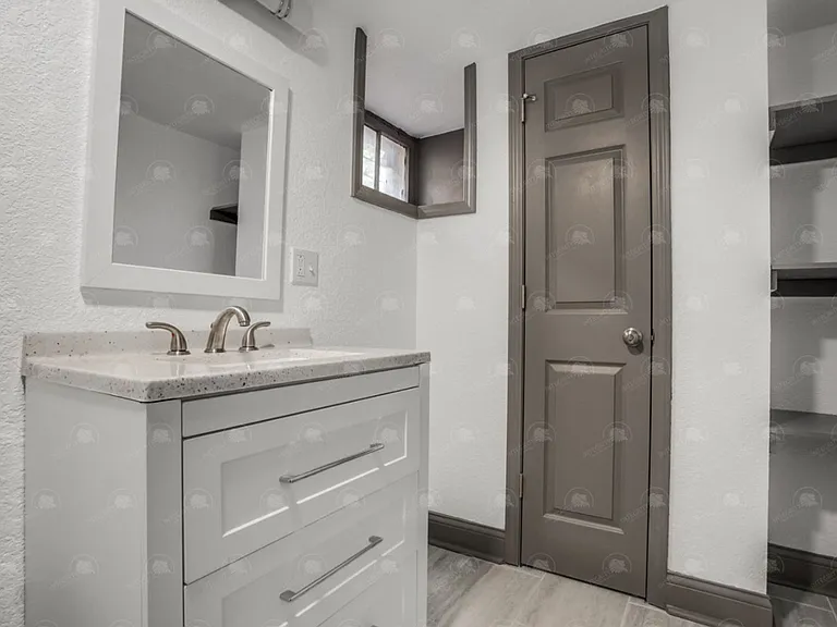 6627 Brooklyn Ave — Photo 6