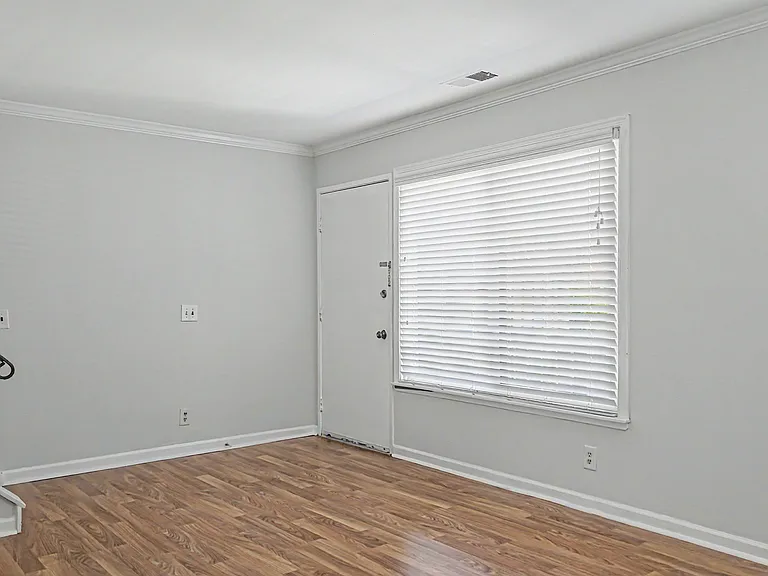 2736 Glengyle Dr #3 — Photo 2