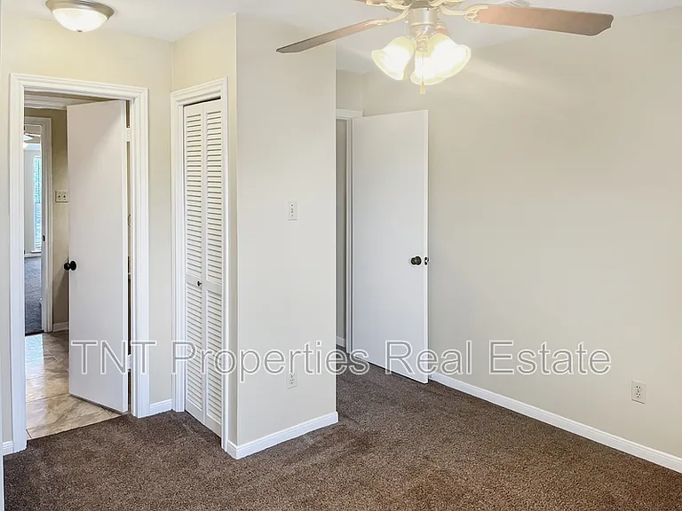 1811 Woodsman Dr #C — Photo 7