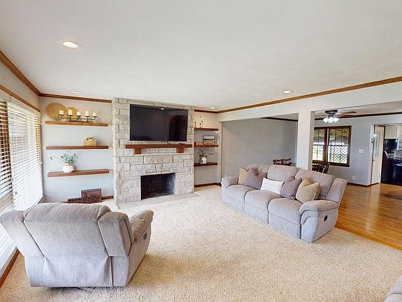 2nd image of 2809 Leslie Dr