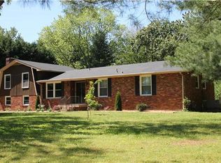105 Meadowlake Dr, Hendersonville, TN 37075
