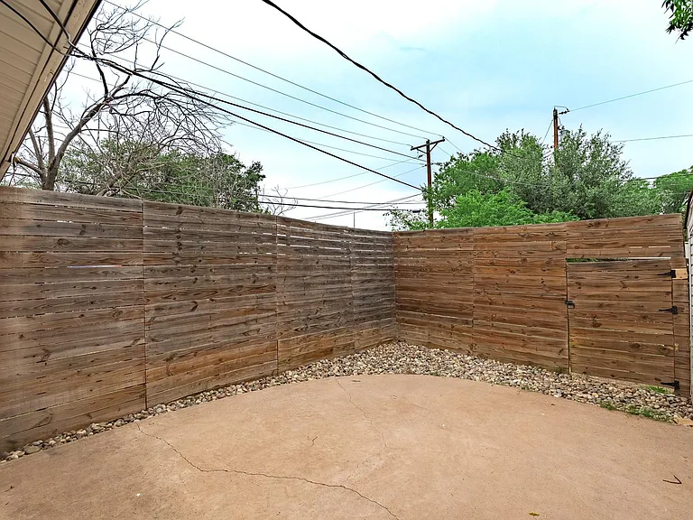 3042 S 28th St — Photo 25
