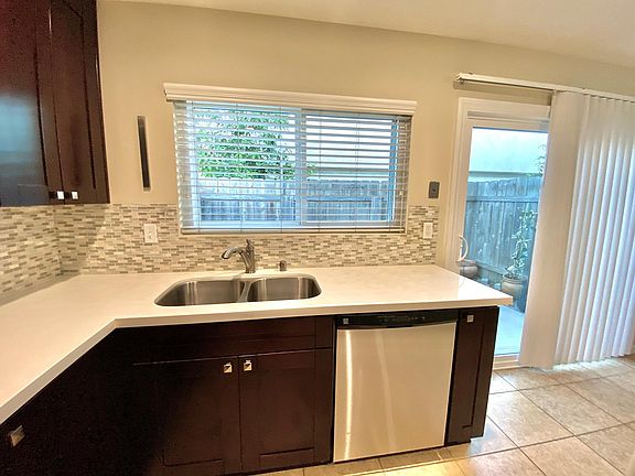 Kitchen: dishwasher