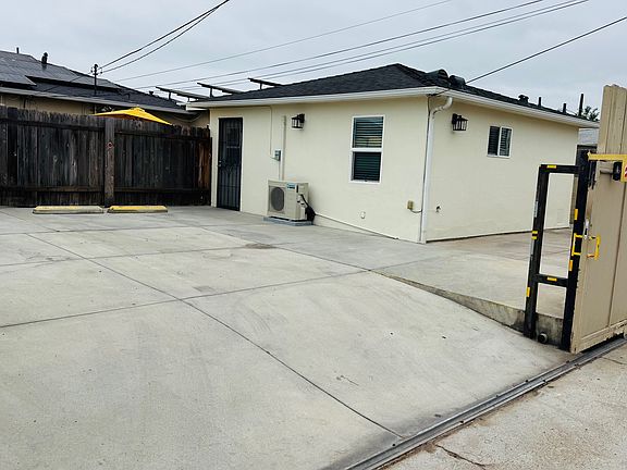 3rd image of 3621 Florence St