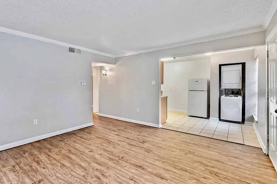 2 bed, 1000 sqft, $1,050 — Photo 3
