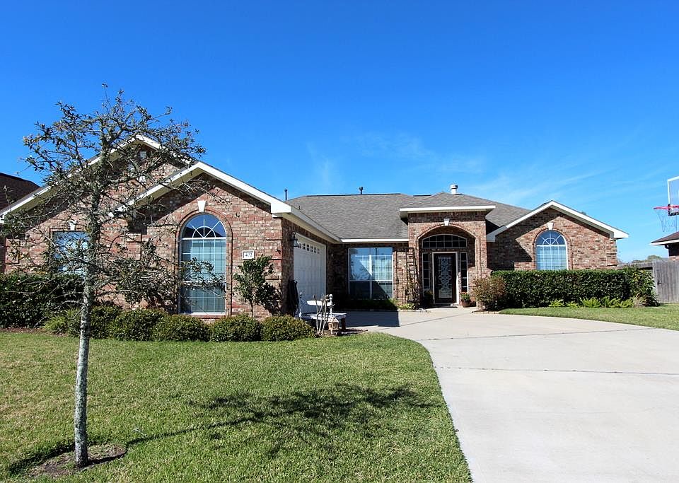 1st image of 402 Sam Houston Dr