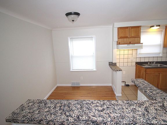 5th image of 22175 Elmwood Ave