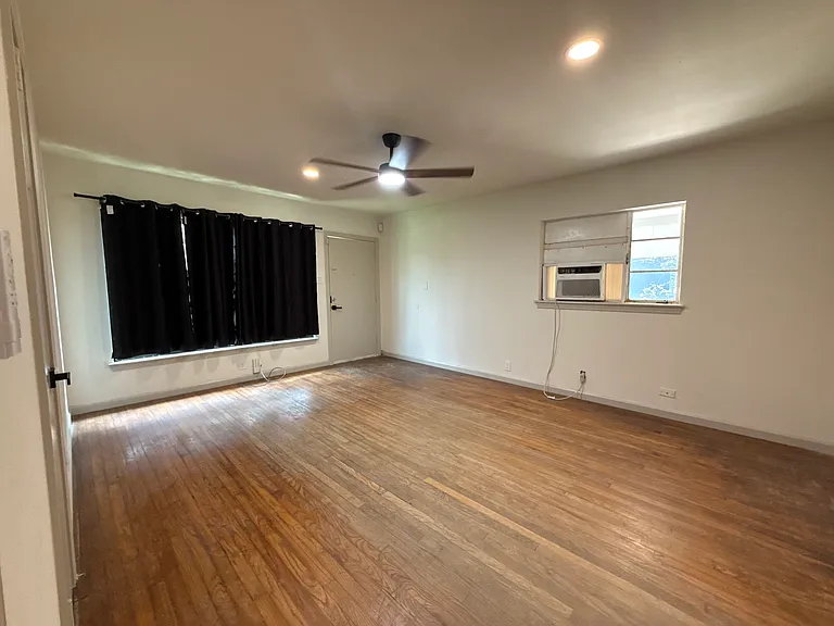 1043 Shadwell Dr — Photo 2