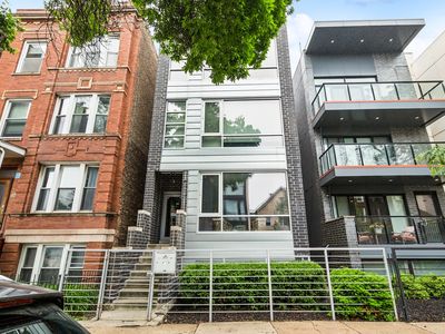 879 N Marshfield Ave #1, Chicago, IL, 60622