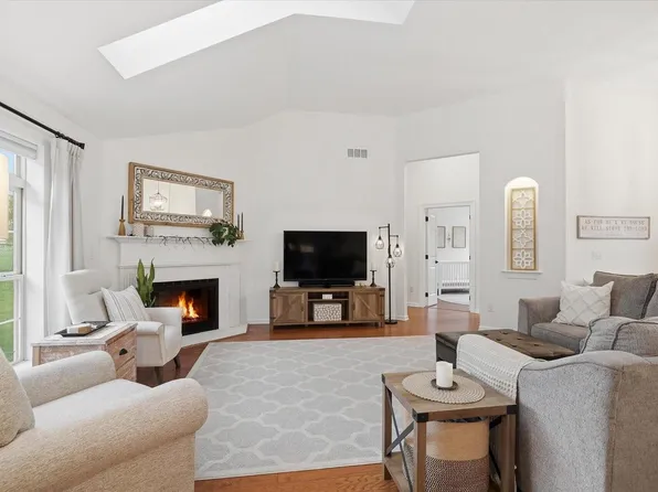 1152 River Place BOULEVARD, Waukesha, WI 53189