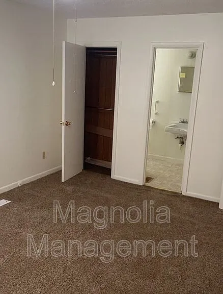 526 Waddill St — Photo 4