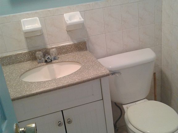 2nd image of 537 Evergreen Ave #1